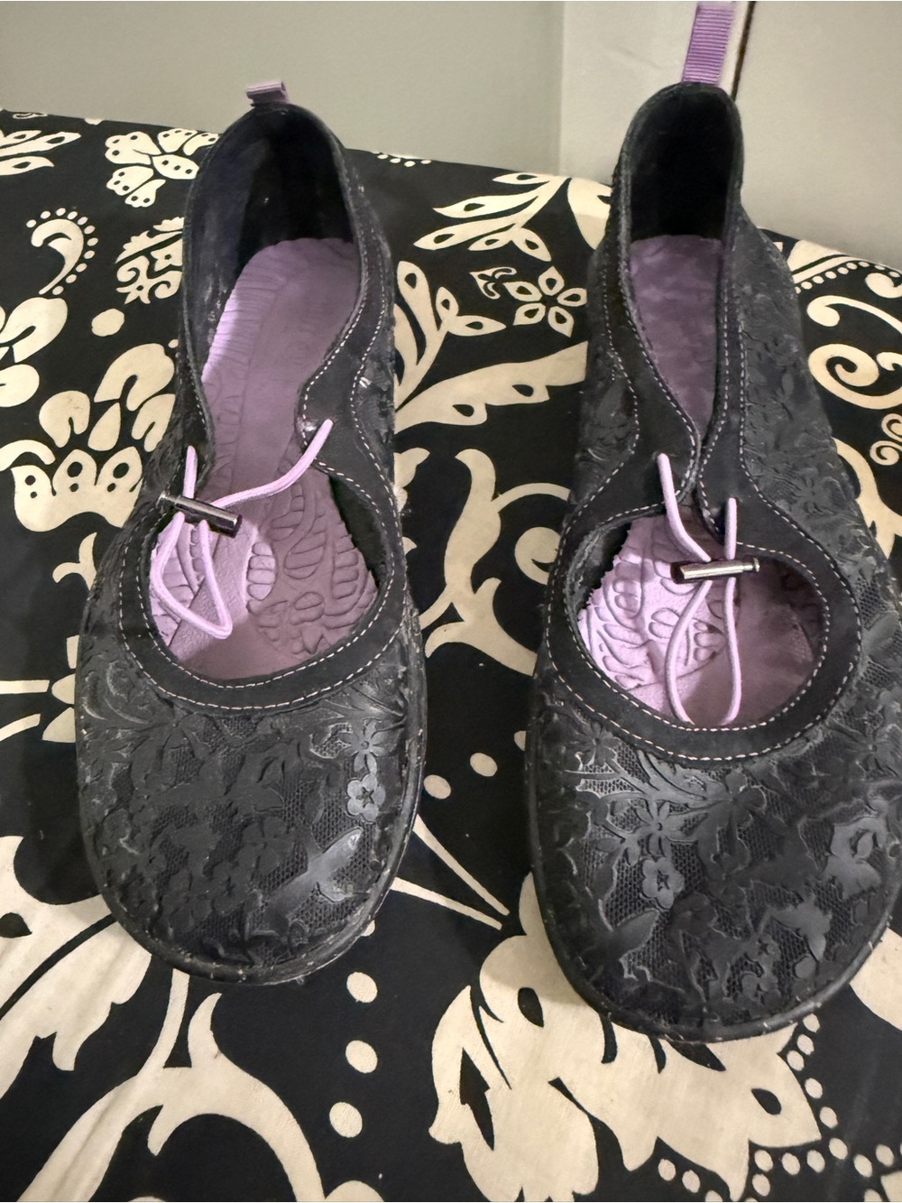 Jambu Women’s Floral Lace leather trim Slip-On Flats in Purple and Black
